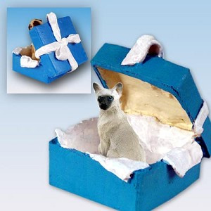 Siamese Cat in Blue Gift Box Christmas Ornament – Hand-Painted Stone Resin