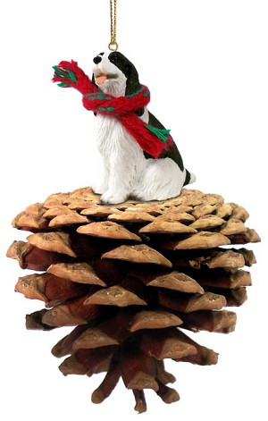 Black & White Springer Spaniel Dog on Pinecone Christmas Ornament – Hand-Painted Stone Resin
