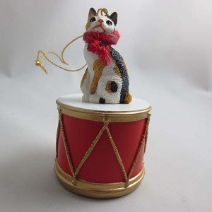 Tortoise & White Japanese Bobtail Cat on Drum Christmas Ornament – Hand-Painted Stone Resin