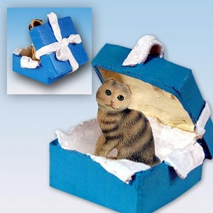 Brown Tabby Scottish Fold Cat in Blue Gift Box Christmas Ornament – Hand-Painted Stone Resin
