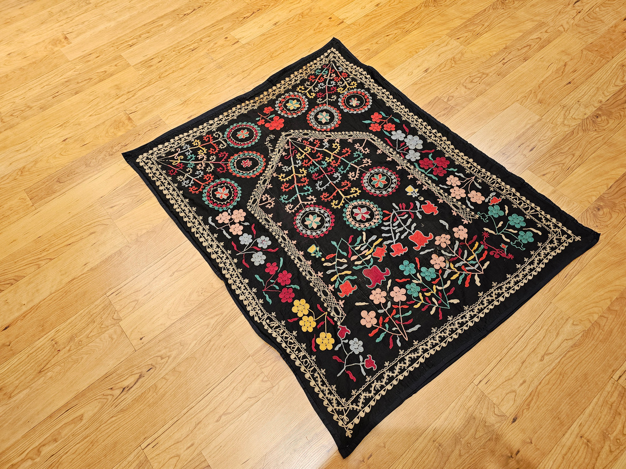 The Persian Knot - Suzani The Persian Knot - Suzani