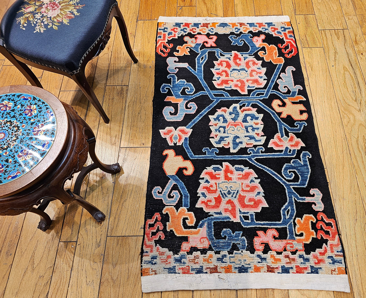 アート・デザイン・音楽 THE WOVEN MYSTERY  OLD TIBETAN RUGS Hand Woven Traditional Tibetan Rugs, , Central Medallion