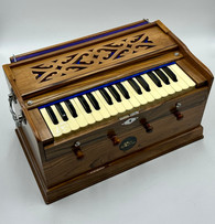 Mini Traveler® Harmonium 32