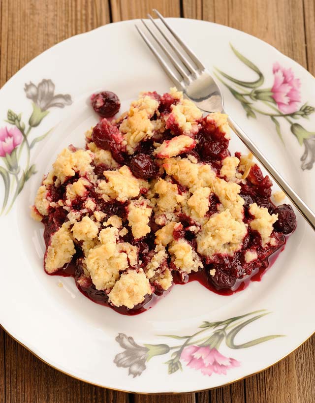 Healthy cherry crumble is easy and fun to make.