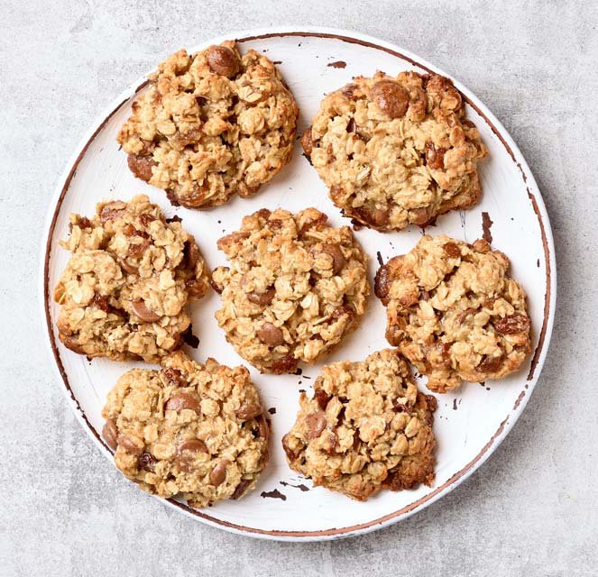 Learn to make oatmeal cookies without added sugar.