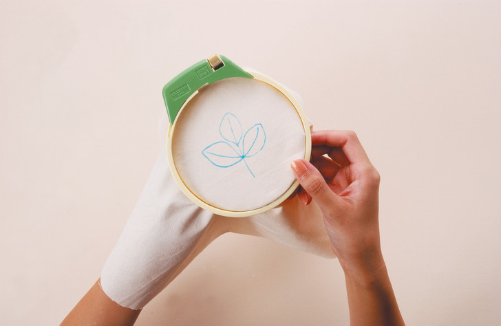 Clover 4 3/4 Inch Embroidery Hoop