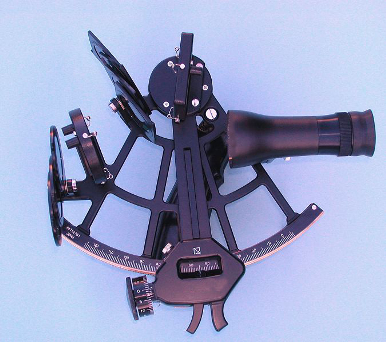 IMPA 370332 Sextant 4x40 w.light in chest