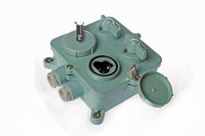 IMPA 563571 JAPANESE WT. SOCKET FOR 2 PLUGS + SWITCH.