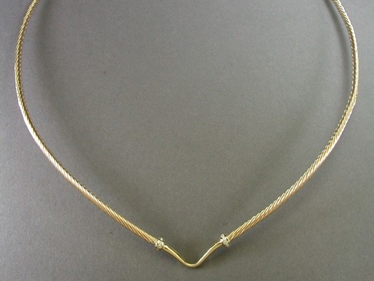 Necklace Twisted Cable V Frame