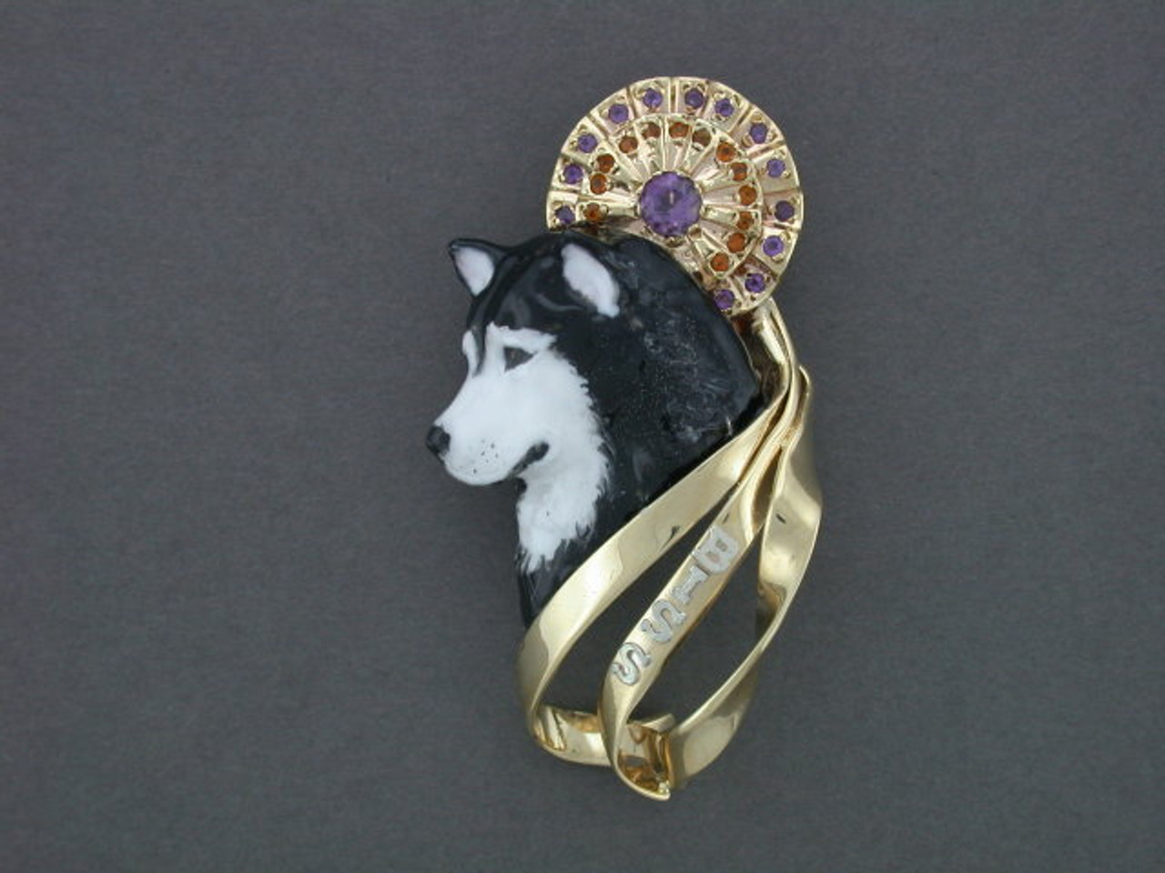 Alaskan Malamute with Rosette pendant