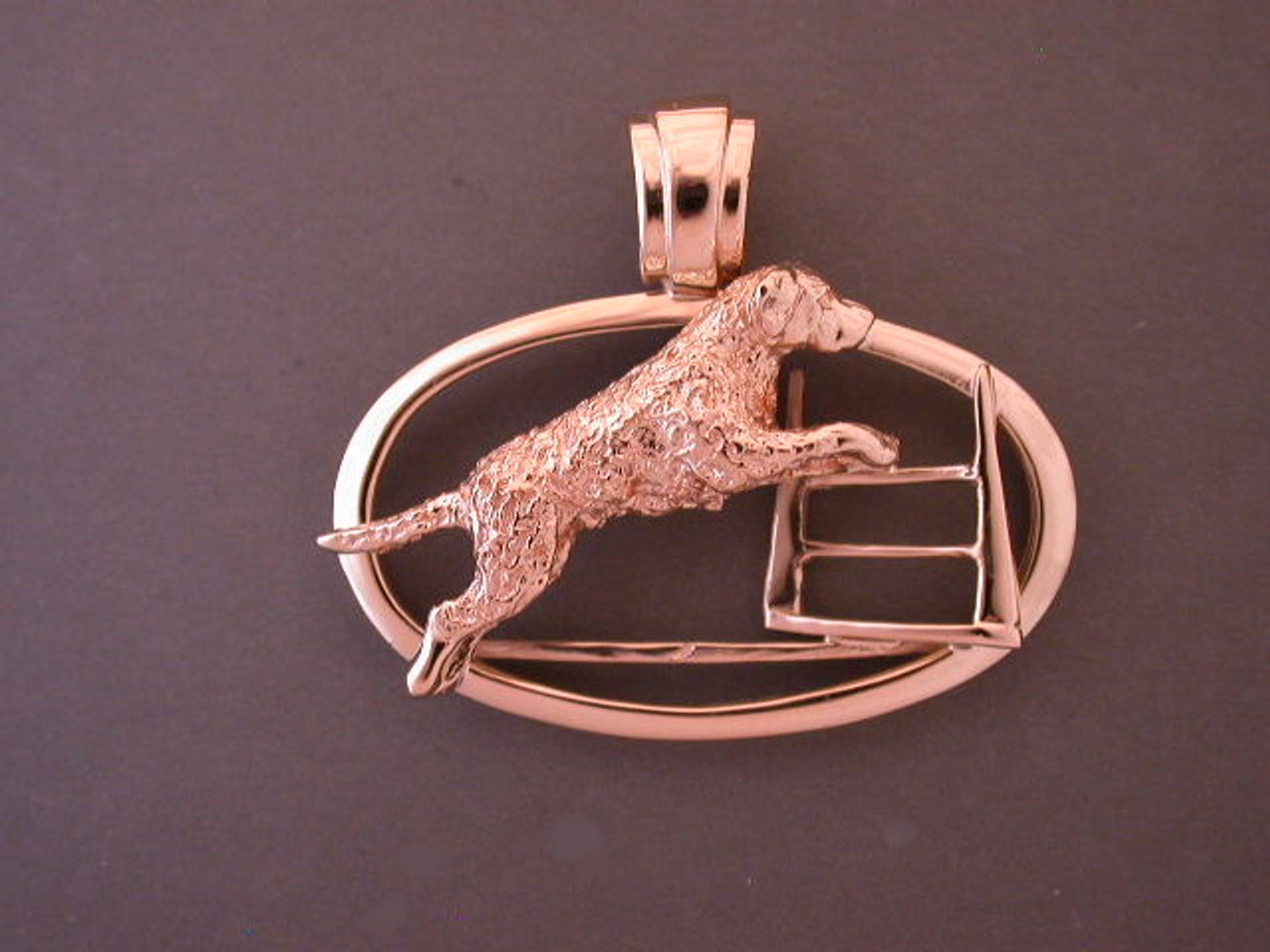 Frame Oval Slim  W Cheseapeak Bay Retreiver Full Body Jumping Pendant