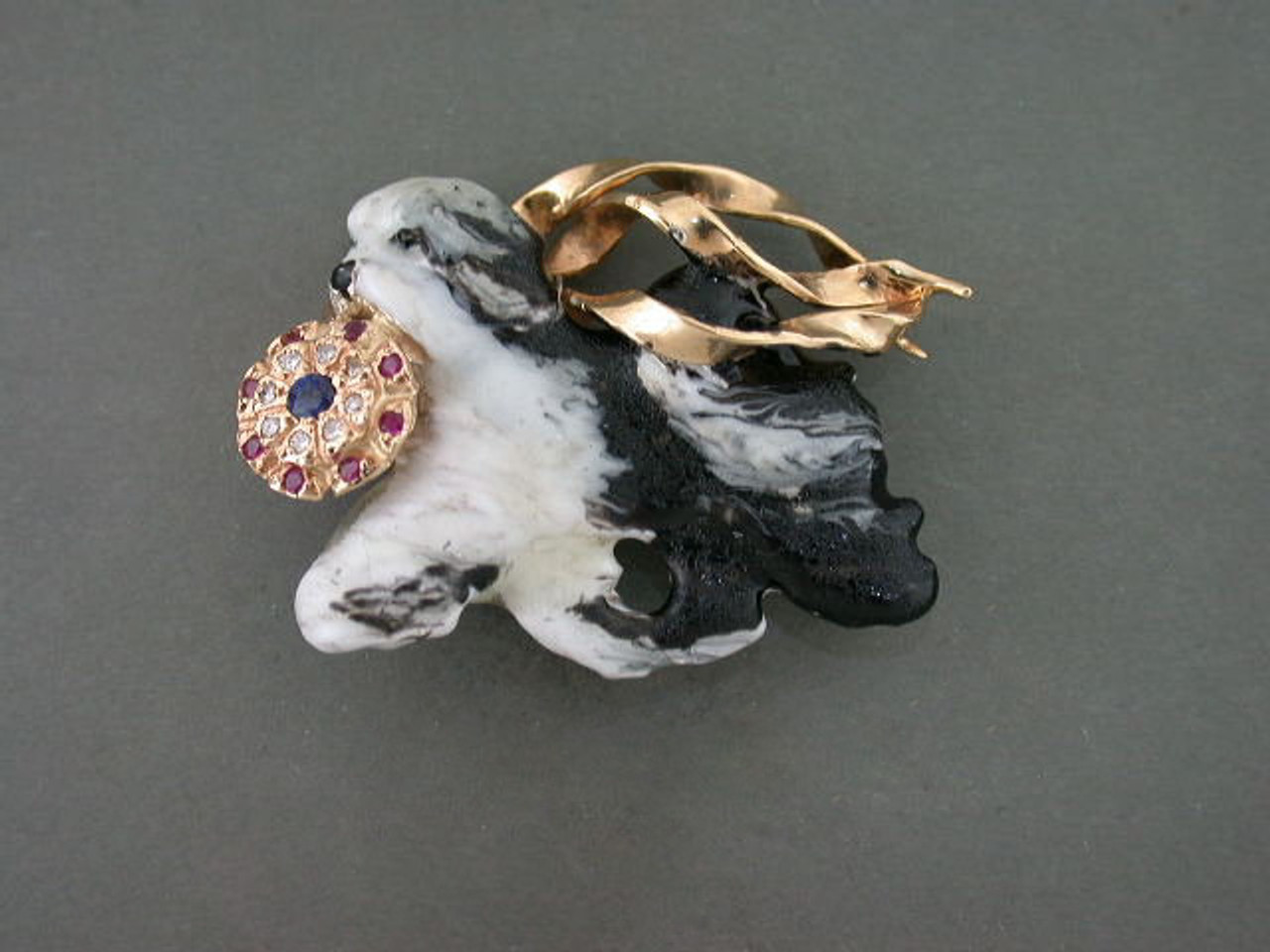 Rosette W Tibetian Terrier Pendant