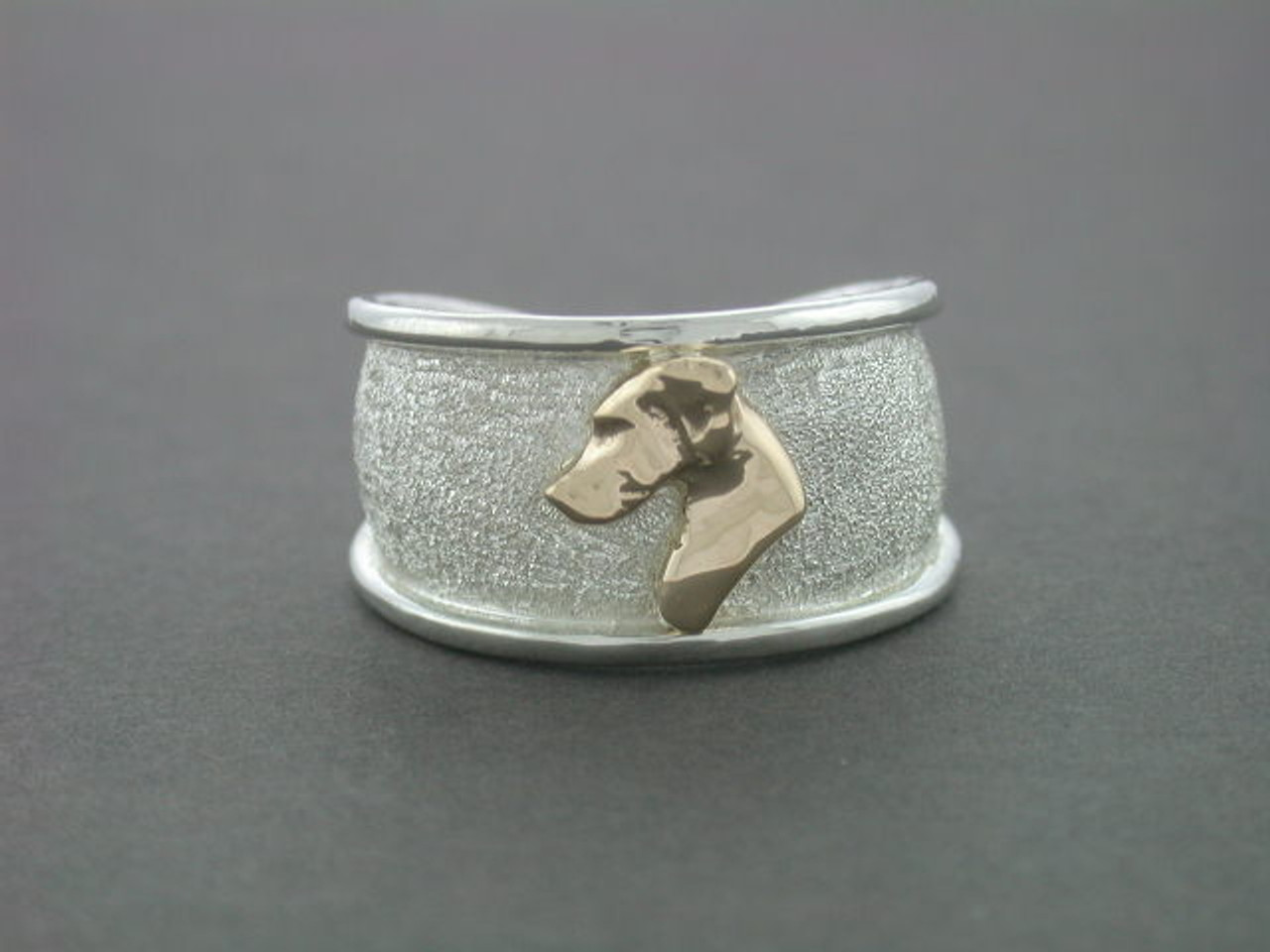 Ring Band Tapered With Whippet