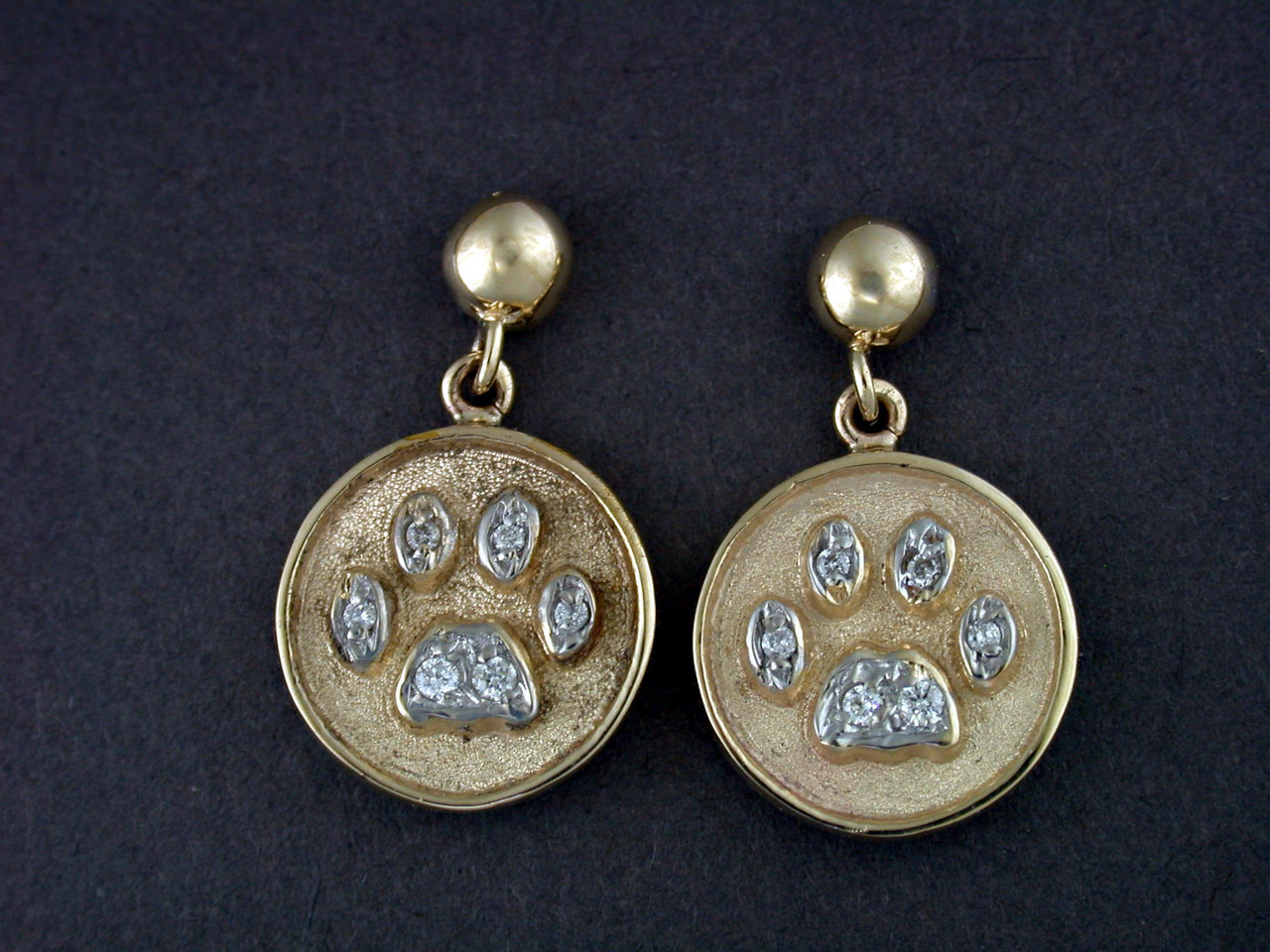 Paw Earrings Rim With Diamond