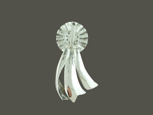 Rosette Top Prong Ribbon In Sterling Silver Pendant