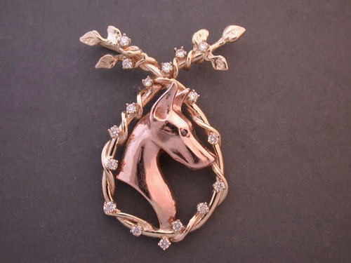 Frame Vine W Diamondmond And Doberman Pendant