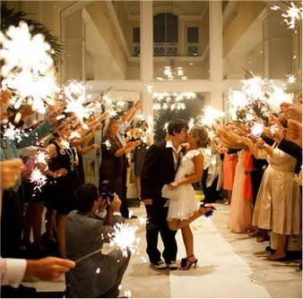 These 10" gold sparklers are great for any festive occassion! These sparklers are made with wire cores instead of bamboo wood, so that they burn much CLEANER and with far less SMOKE.