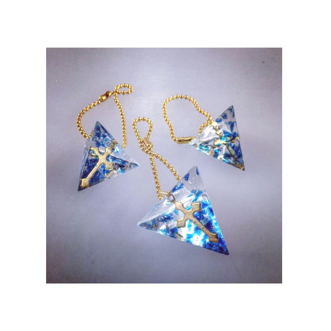 blue triangles with crosses