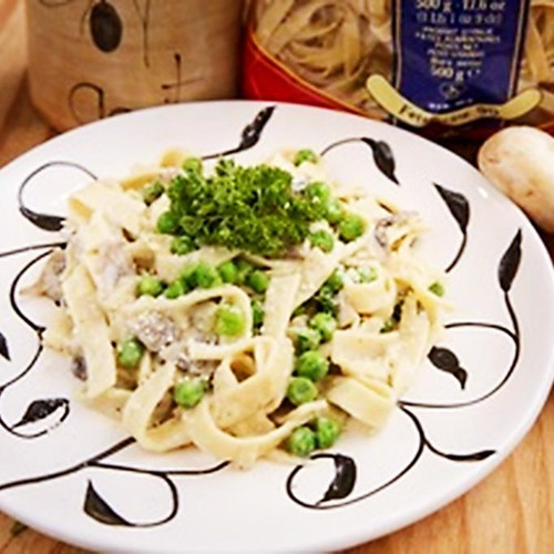 Fettuccine in Cream & Mushroom Sauce