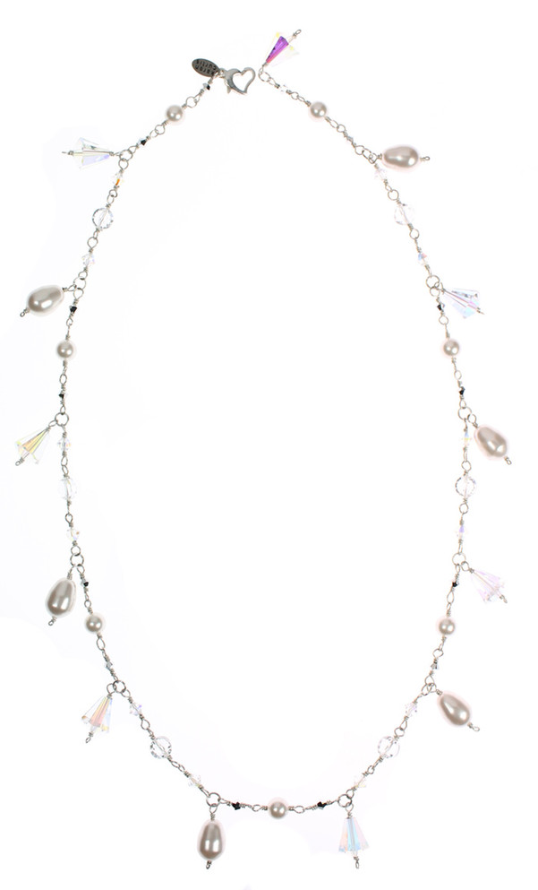 Handmade with crystals from Swarovski, can also be worn as a Y necklace. Crystal drops date back to the 1930's.