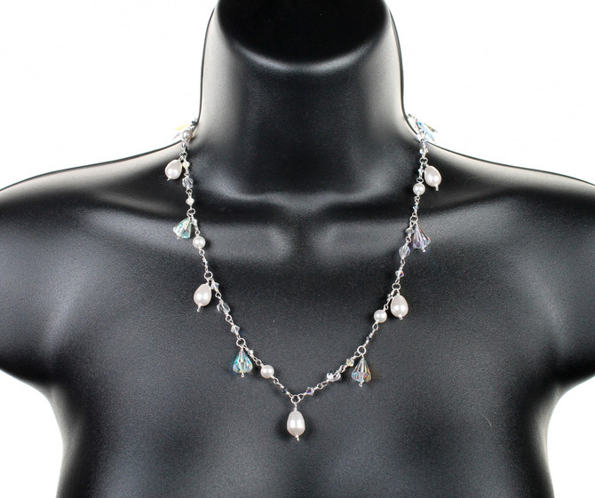 Handmade with crystals from Swarovski, can also be worn as a Y necklace. Crystal drops date back to the 1930's.