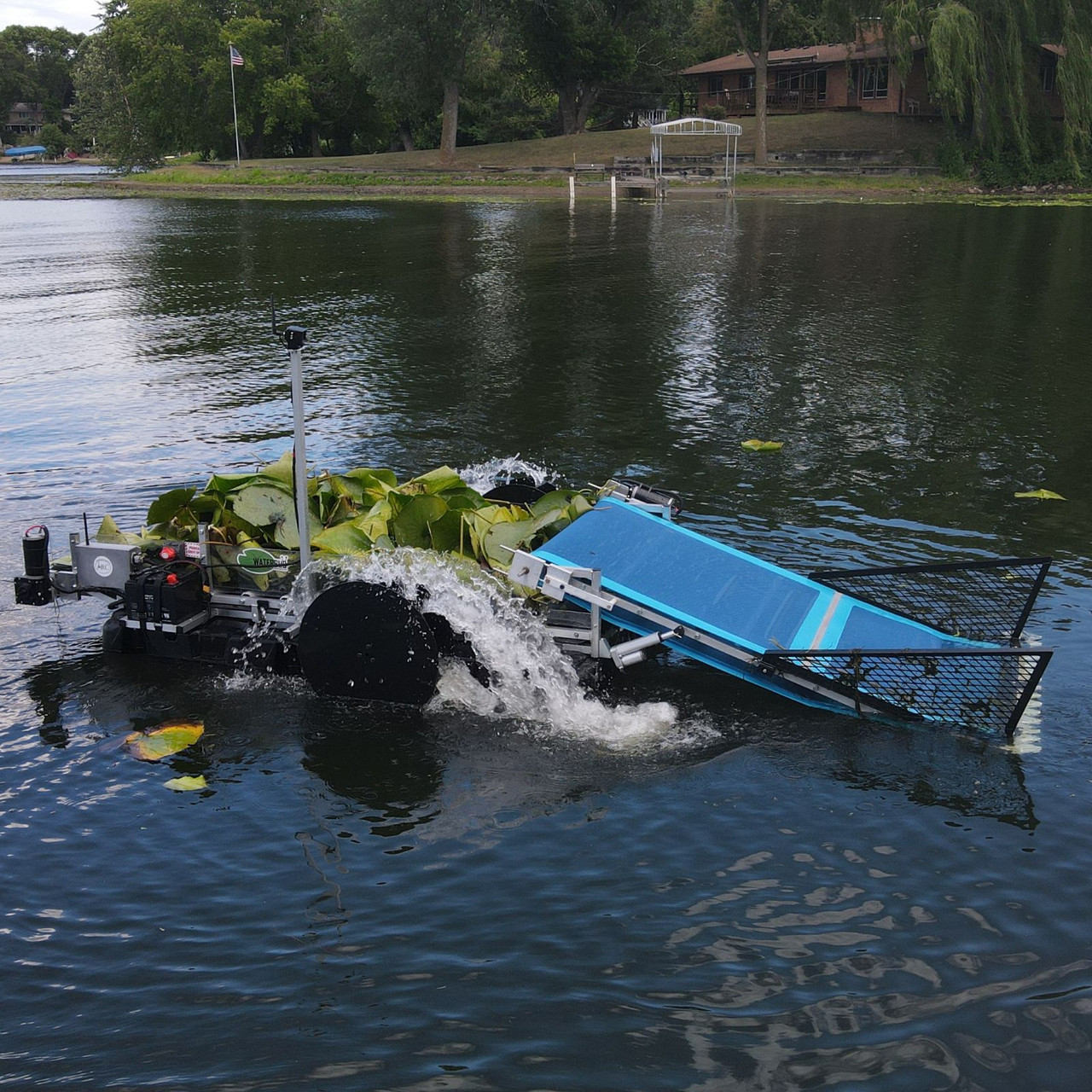 Unmanned harvester machine - UCB300-43 - Relong - aquatic weed / boat