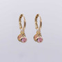 Brinco argola com zircônia rosa banhado em ouro 18k