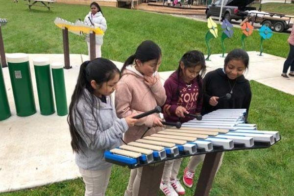 Freenotes Duet Outdoor Metallophone, children playing the metallophone outdoors in a park