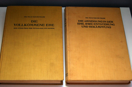 Die Vollkommene Ehe + Die Abneigung in Der Ehe by Dr. Th. H. Van De Velde 1929