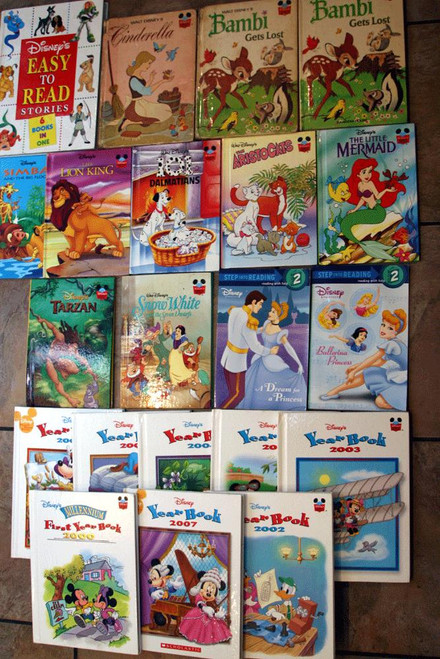 Lot of 21 WALT DISNEY Children's Books YEARBOOKS 2000-2007 + World of Reading