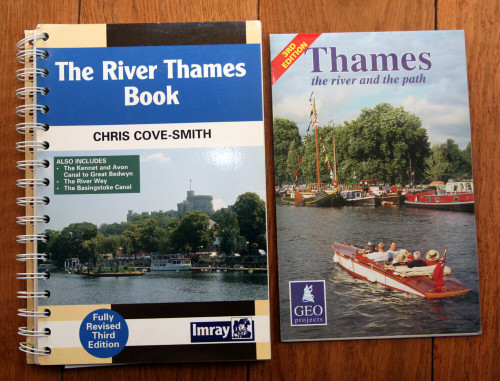 The River Thames Book by Chris Cove-Smith 2002 Maps Travel Guide + Map Brochure
