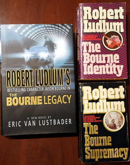 Robert Ludlum's THE BOURNE LEGACY Novel by Eric Van Lustbader 2004 First Edition
