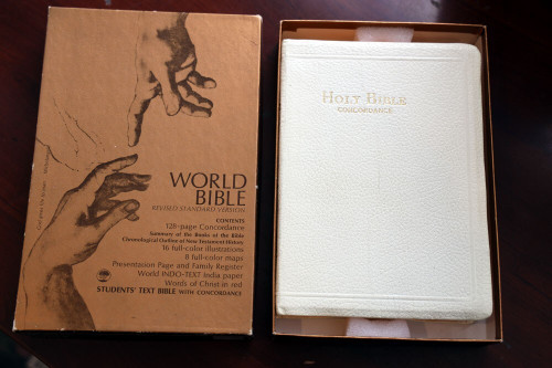 WORLD BIBLE RSV Students' Text w/ Concordance 5242C White Faux Leather in Box