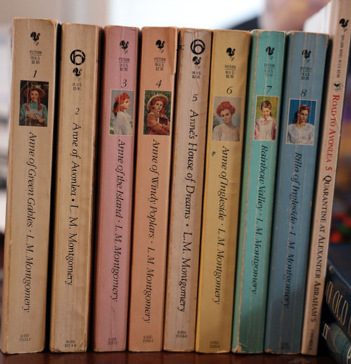 ANNE OF GREEN GABLES by L.M. Montgomery Complete Set 8 Paperback Novels 1-8 +