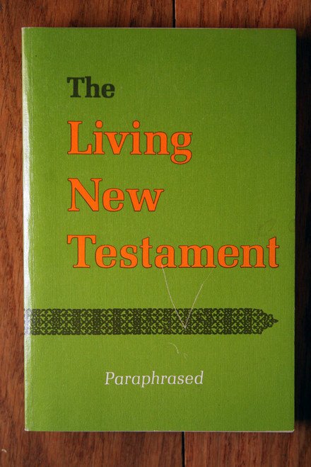The Living New Testament Paraphrased 1967 Softcover Vintage Bible Tyndale House