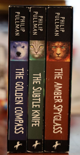 HIS DARK MATERIALS by Philip Pullman 3 Volume Boxed Book Set HBO Series 2007