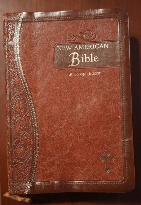 New American Bible St. Joseph Edition LEATHER & GILT Medium Size CATHOLIC 1992