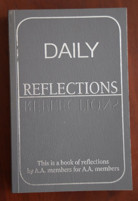 DAILY REFLECTIONS A.A. Alcoholics Anonymous 2016 Paperback Addiction Recovery