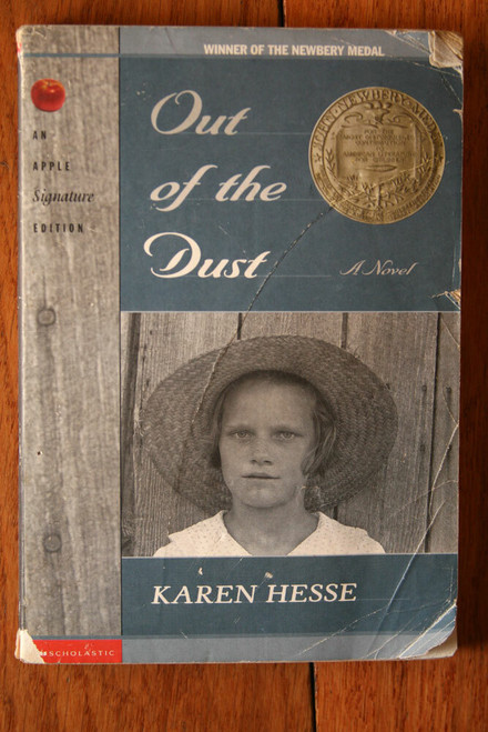 OUT OF THE DUST by Karen Hesse 1999 First Scholastic Paperback Printing 