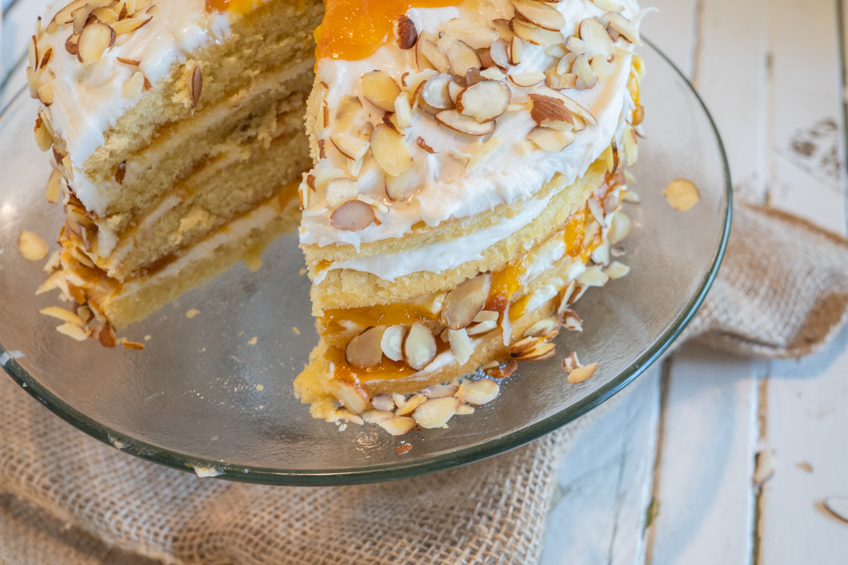 apricot-almond-cake.jpg