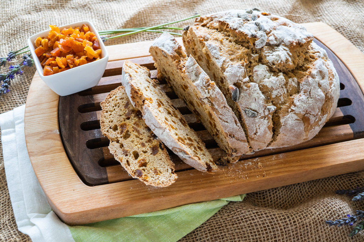 web-apricot-orange-irish-soda-bread-recipe-09783.jpg