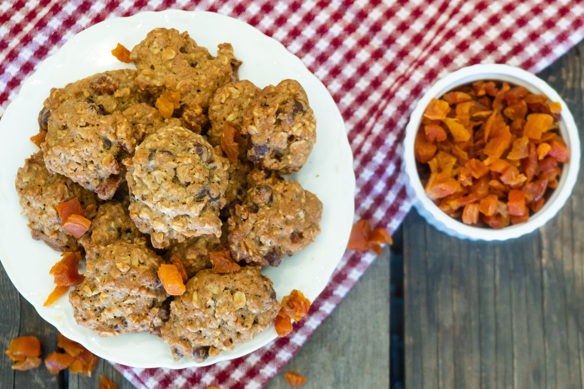 web-oatmeal-cookies-with-dried-apricots-04250.jpg