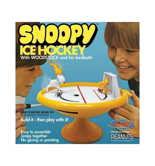 Atlantis Models Snoopy Ice Hockey Game with Woodstock Snap AANM5696