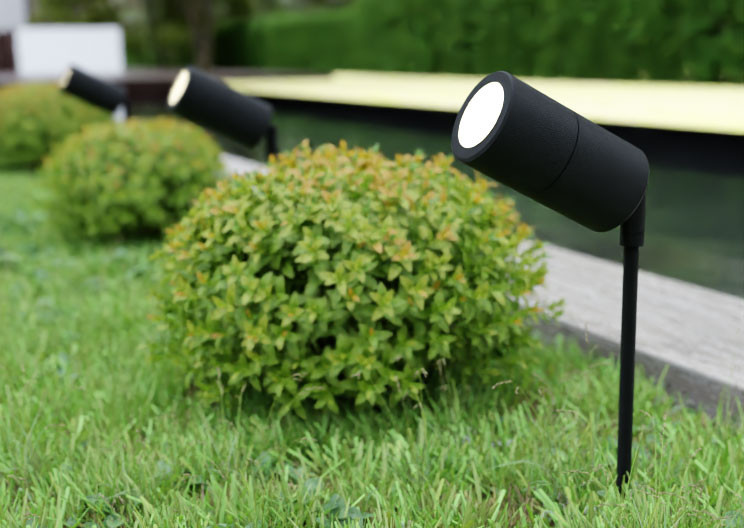 Show Off Your Green Fingers with Adjustable Garden Lights!
