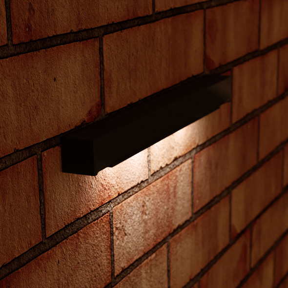 Retaining LED Wall Light