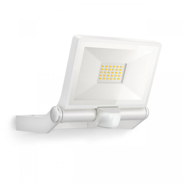 Sensor-switched LED floodlight Full Image