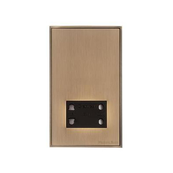 Executive Range Shaver Socket Output Voltage 110/240V in Antique Brass  - Black Trim