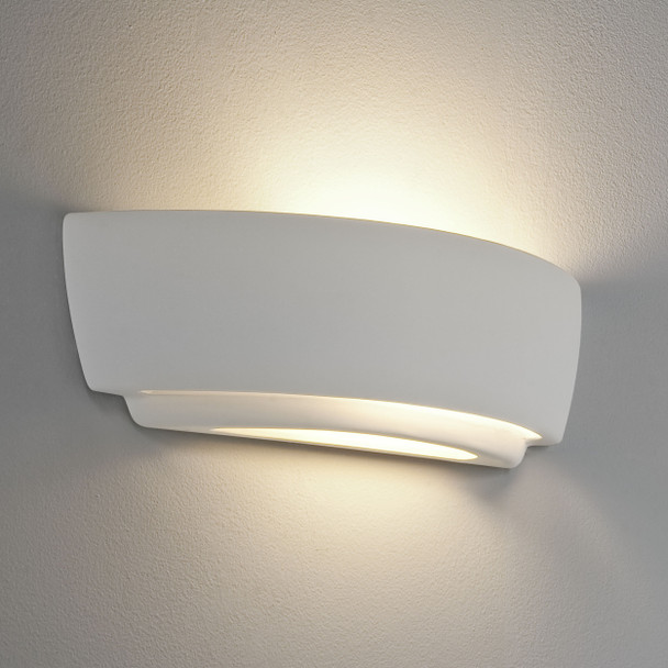 Kyo Up and Down Wall Washer Light in Ceramic Angle Image