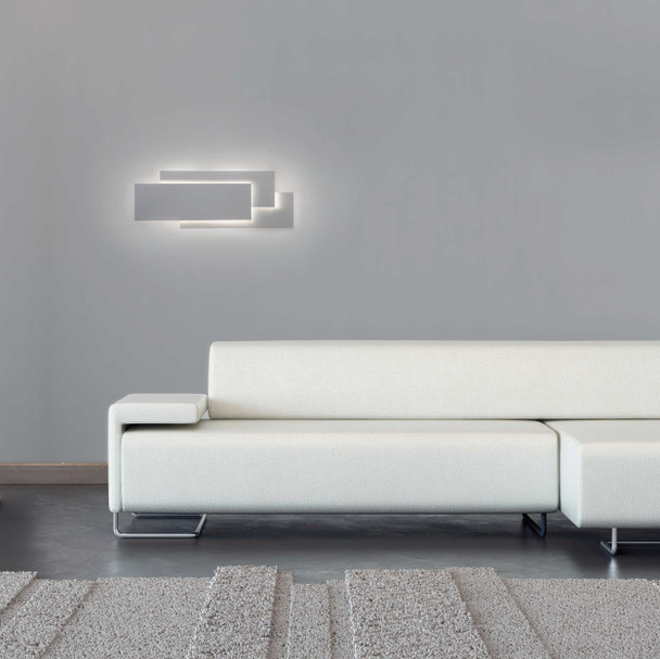 Edge 560 LED 2700K Dimmable Wall Light in Matt White Living Room Horizontal Installation