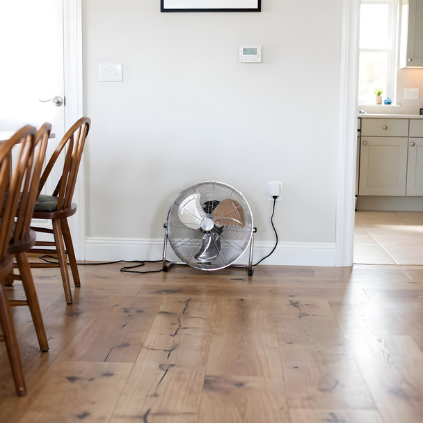 18 inch chrome floor fan in a kitchen diner plugged into a UK wall socket